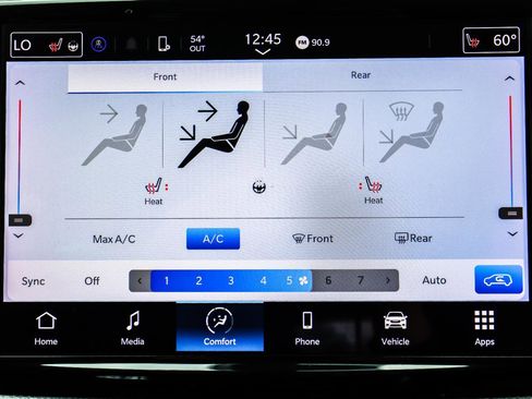 Used 2023 Chrysler Pacifica Touring-L image 10