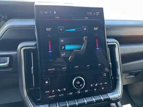 Used 2025 GMC Yukon XL Denali AWD/4WD image 18