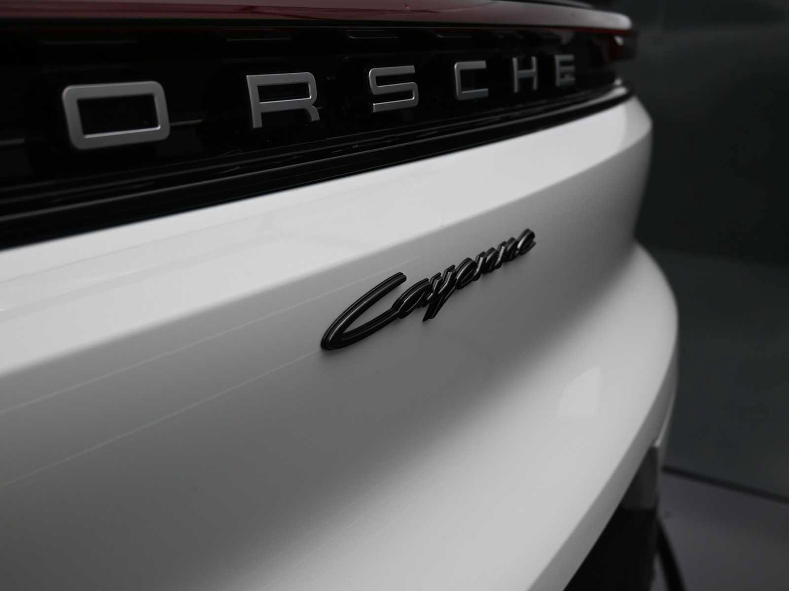 New 2025 Porsche Cayenne E-Hybrid Coupe AWD/4WD image 31