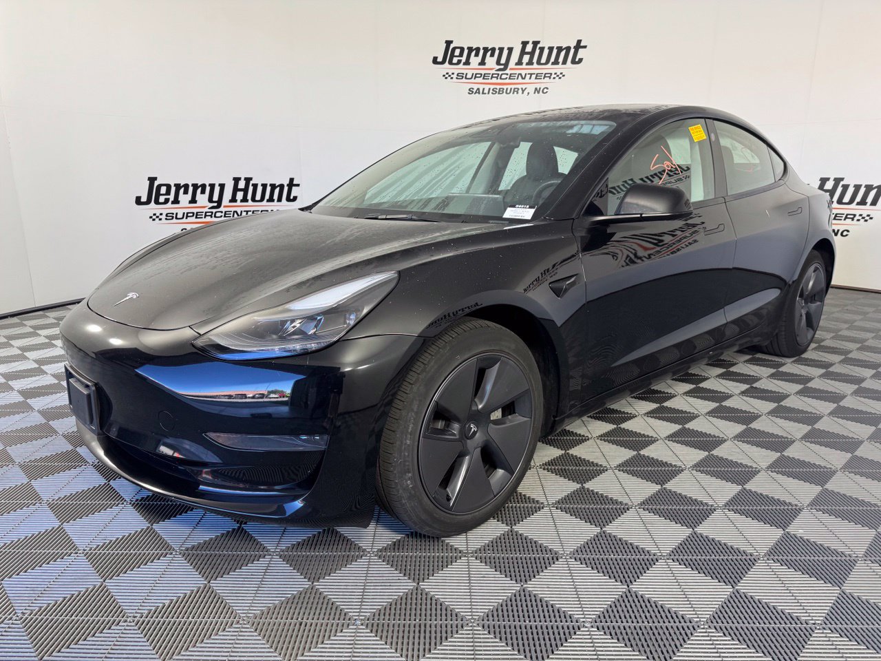 Used 2023 Tesla Model 3 Standard Range RWD image 1