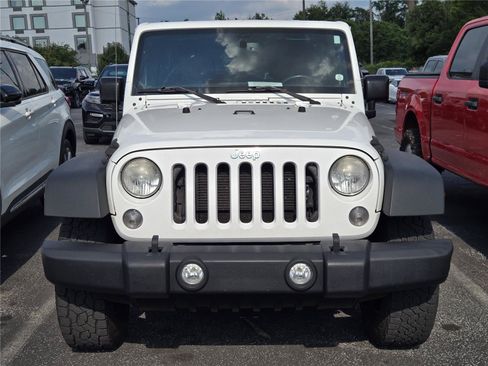 Used 2015 Jeep Wrangler Unlimited Rubicon w/ Connectivity Group AWD/4WD image 2