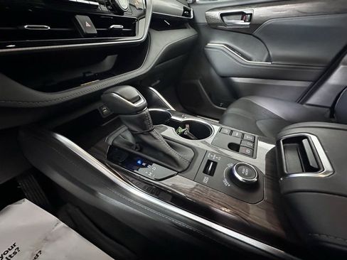 Used 2023 Toyota Highlander Platinum image 31