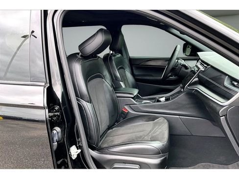 Certified 2024 Jeep Grand Cherokee L Altitude AWD/4WD image 9