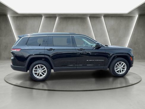 Used 2022 Jeep Grand Cherokee L Laredo w/ Luxury Tech Group I AWD/4WD image 8