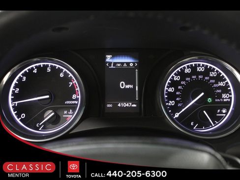Used 2019 Toyota Camry L image 8