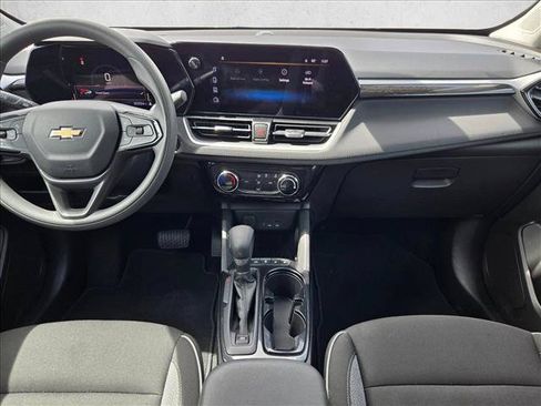 Used 2025 Chevrolet TrailBlazer LT FWD image 16