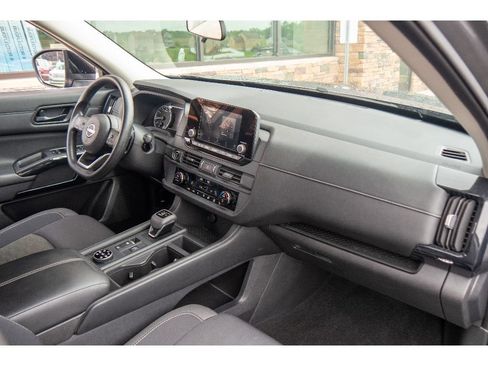 Used 2023 Nissan Pathfinder S AWD/4WD image 14