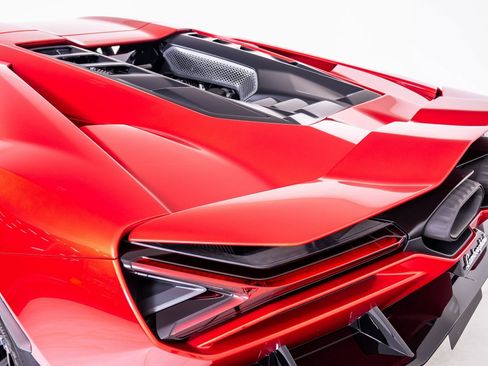 Used 2024 Lamborghini Revuelto image 14