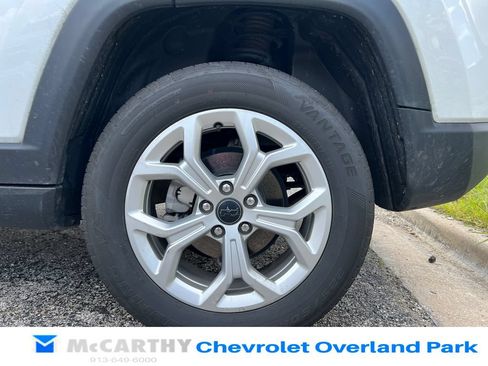 Used 2025 Jeep Compass Latitude AWD/4WD image 9