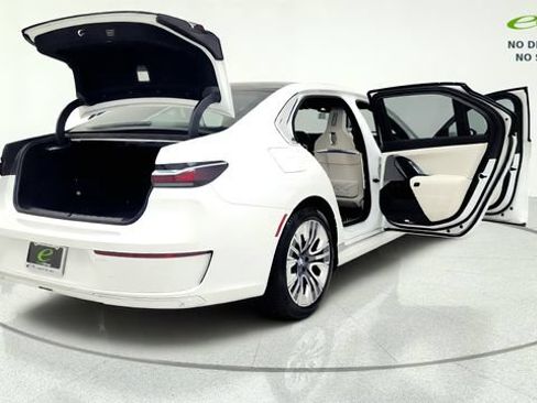 Used 2023 BMW i7 xDrive60 AWD/4WD image 18
