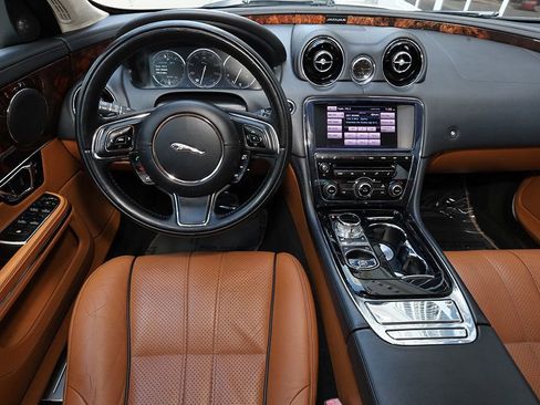 Used 2014 Jaguar XJ 4dr Sedan AWD image 9