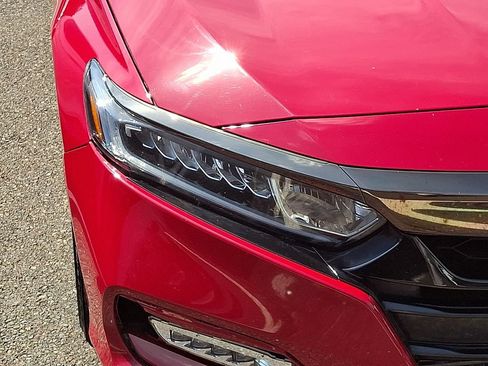 Used 2018 Honda Accord Sport image 9
