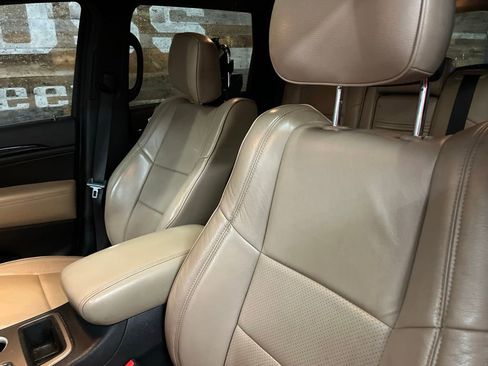 Used 2016 Jeep Grand Cherokee Laredo 75th Anniversary AWD/4WD image 10