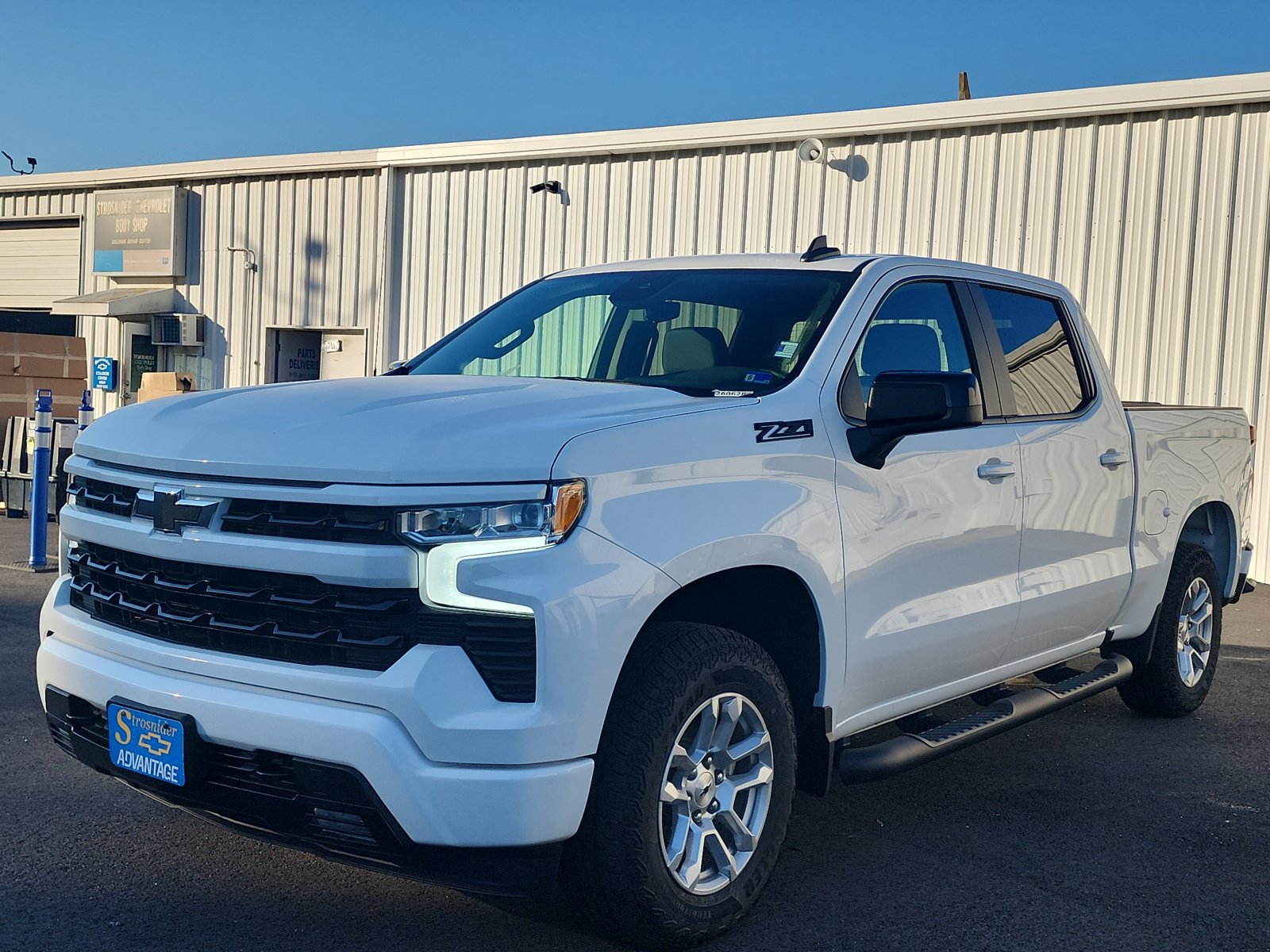 New 2026 Chevrolet Silverado 1500 RST w/ Z71 Off-Road Package AWD/4WD image 1