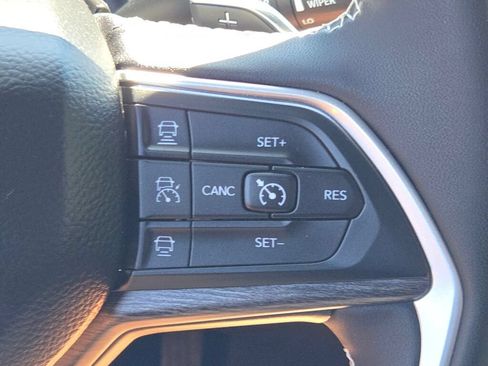 Certified 2025 Jeep Grand Cherokee Limited AWD/4WD image 35