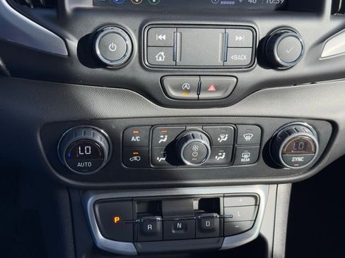 Used 2024 GMC Terrain SLT image 33