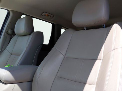 Used 2012 Jeep Grand Cherokee Laredo AWD/4WD image 9