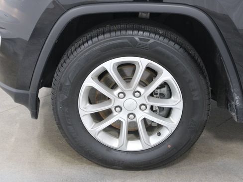 Used 2022 Jeep Grand Cherokee Laredo X RWD image 50