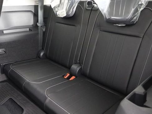 Used 2023 Volkswagen Tiguan SE FWD image 20
