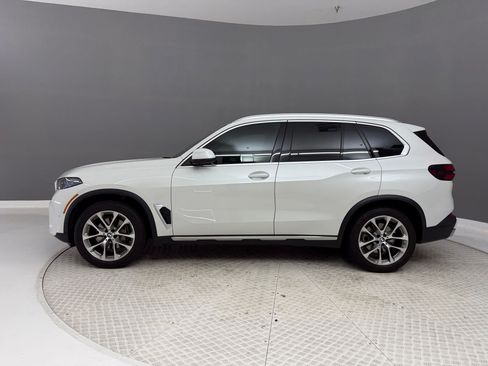 Certified 2024 BMW X5 xDrive40i w/ Premium Package AWD/4WD image 2