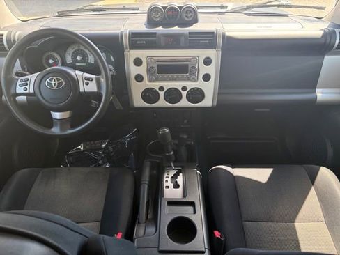 Used 2013 Toyota FJ Cruiser 4WD w/ Convenience Pkg image 18