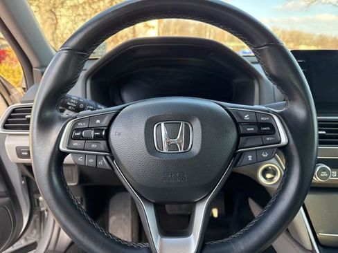 Used 2019 Honda Accord Touring image 12