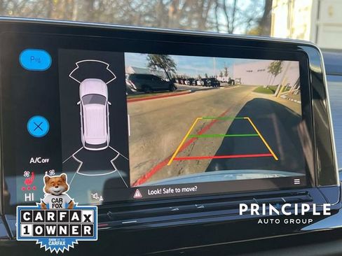 Certified 2025 Volkswagen Atlas Cross Sport SE image 23