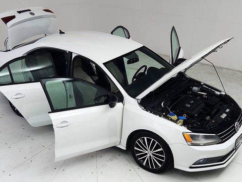 Used 2016 Volkswagen Jetta Sport FWD image 17