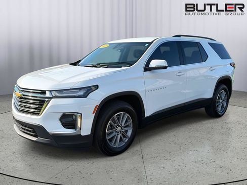 Used 2022 Chevrolet Traverse LT FWD image 2