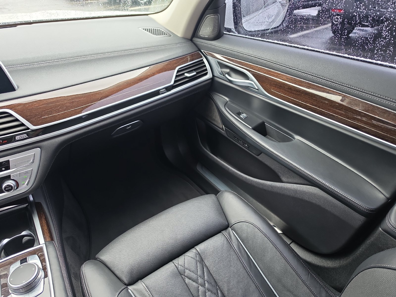 Used 2021 BMW 750i xDrive AWD/4WD image 10
