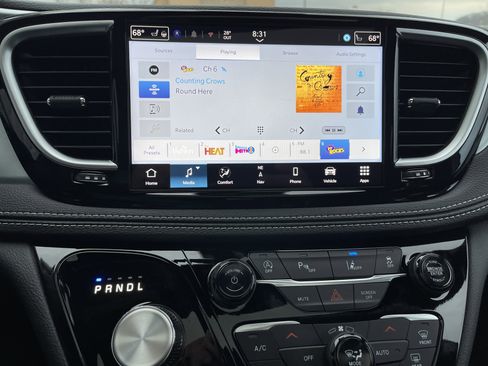 New 2026 Chrysler Pacifica Limited w/ Trailer Tow Group image 25