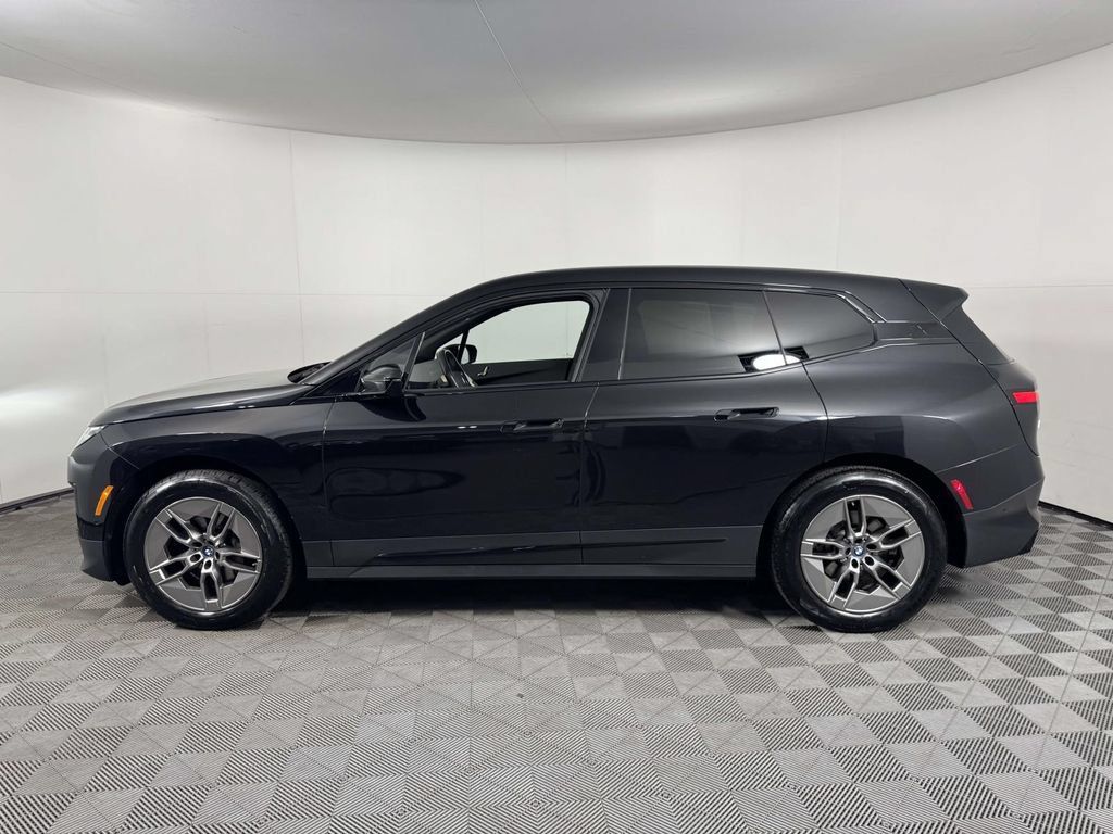 Used 2023 BMW iX xDrive50 AWD/4WD image 11