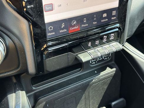 Used 2023 RAM 1500 Laramie image 32