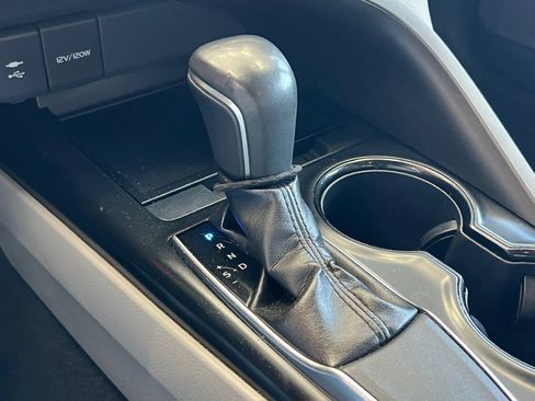 Used 2019 Toyota Camry SE FWD image 17