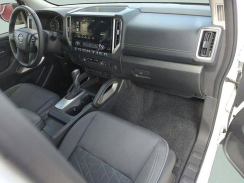Certified 2025 Nissan Frontier SV w/ SV Convenience Package RWD image 21