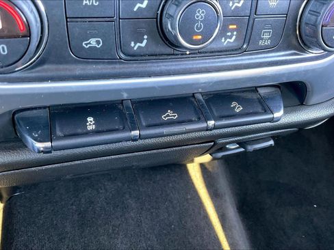 Used 2018 GMC Sierra 1500 SLE w/ SLE Value Package image 31