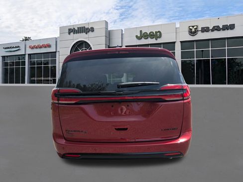 New 2026 Chrysler Pacifica Limited w/ S Appearance Package FWD image 4