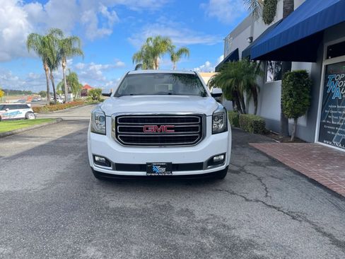 Used 2017 GMC Yukon XL SLT image 2