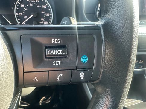 Used 2023 Nissan Rogue SV image 16