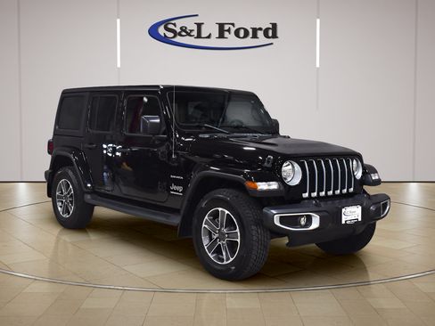 Used 2023 Jeep Wrangler Unlimited Sahara AWD/4WD image 8