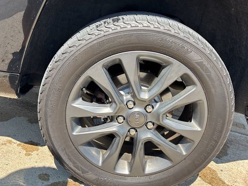 Used 2019 Jeep Grand Cherokee High Altitude AWD/4WD image 16