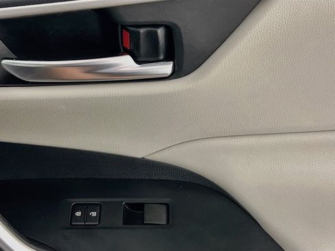 Used 2019 Toyota RAV4 XLE FWD image 31
