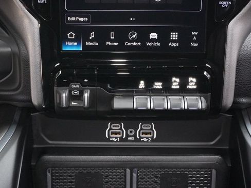 Used 2025 RAM 2500 Laramie AWD/4WD image 19