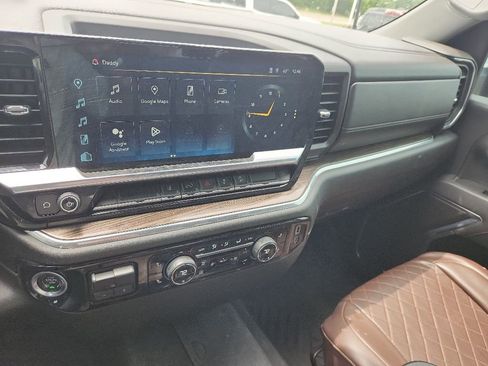 Used 2024 Chevrolet Silverado 2500 LT AWD/4WD image 17