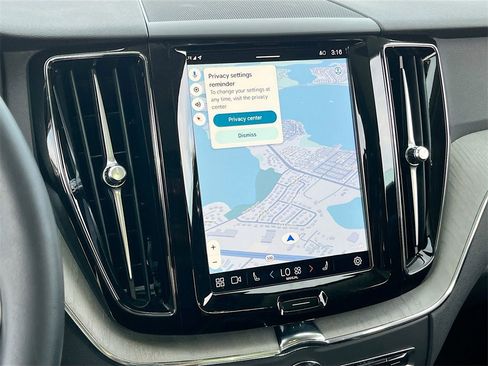 Used 2025 Volvo XC60 B5 Plus image 13