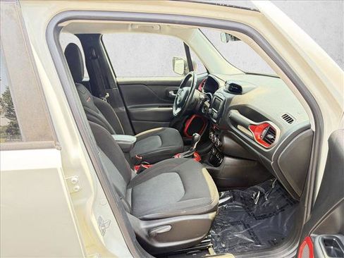 Used 2017 Jeep Renegade Trailhawk AWD/4WD image 15