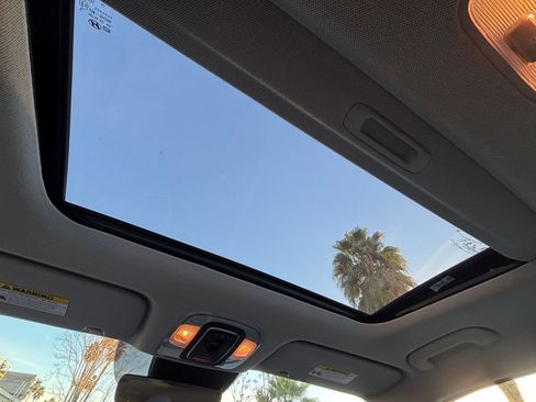 Used 2025 Hyundai Elantra Limited image 29