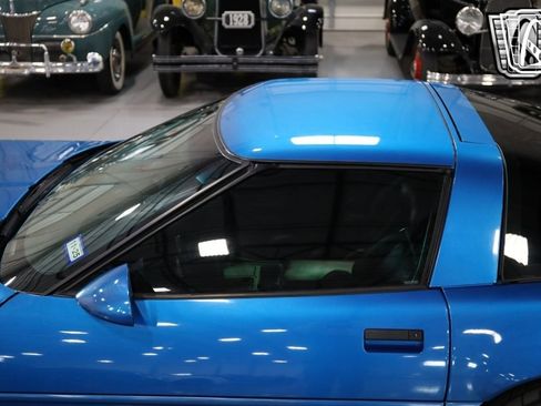 Used 1992 Chevrolet Corvette Coupe image 25