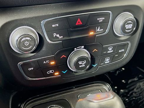 Used 2021 Jeep Compass Limited image 19