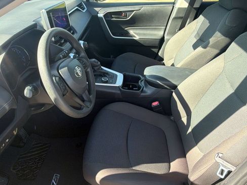 Used 2025 Toyota RAV4 LE AWD/4WD image 5